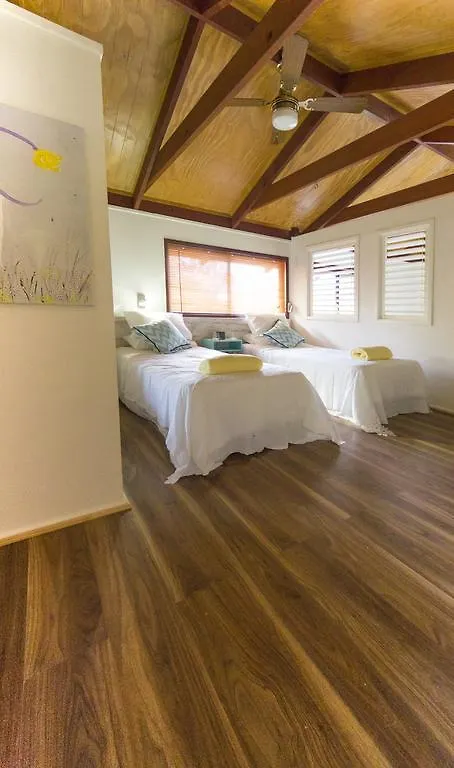 غولد كوست Garasu Lodge بيت ضيافة غولد كوست